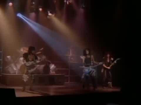 KISS - Heaven's on Fire