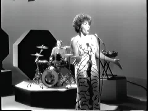 Shirley Bassey - History Repeating