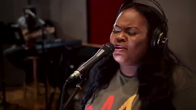 Tasha Cobbs Leonard - Gracefully Broken