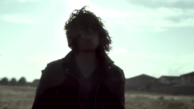 The Dead Weather - Treat Me Like Your Mother