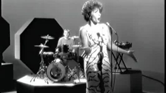 Shirley Bassey - History Repeating